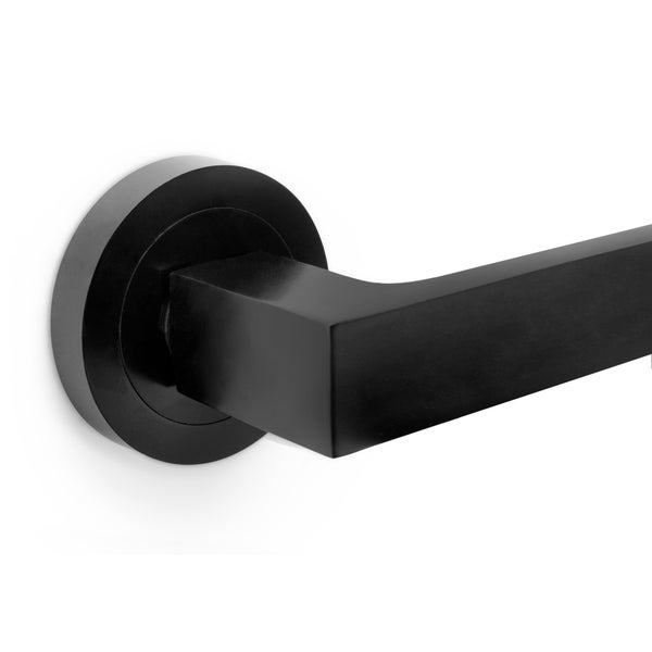 Türdrücker mit runder Rosette aus Metall für Innentüren