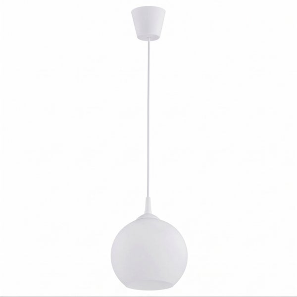 Moderne Pendelleuchte mit kugelförmigem Lampenschirm an einer Aufhängung für die Deckenmontage