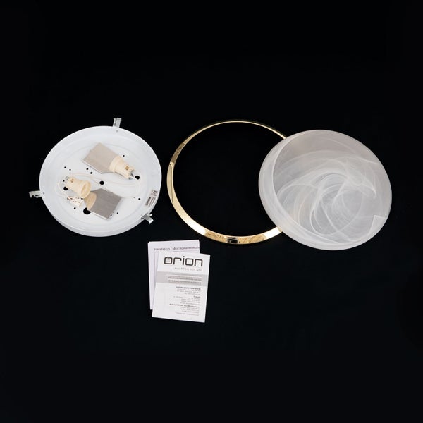 Orion Deckenleuchte Einzelteile auf schwarzem Hintergrund