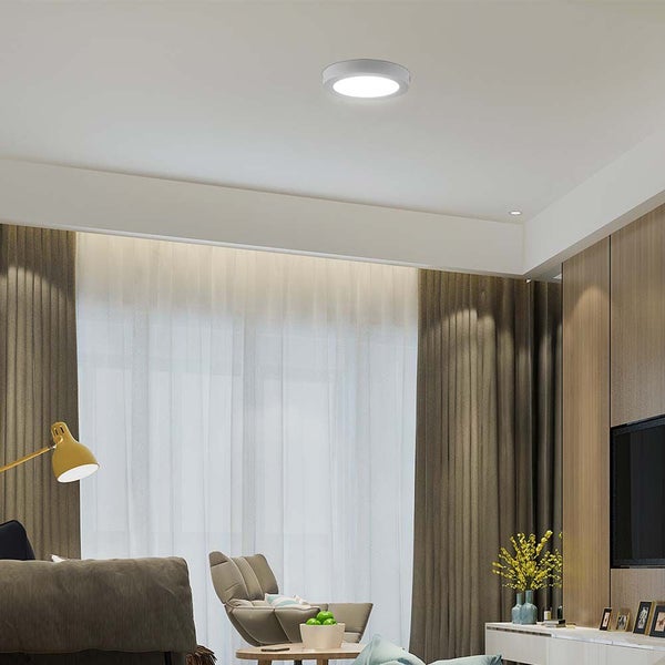 Deckenleuchte in einem Wohnzimmer