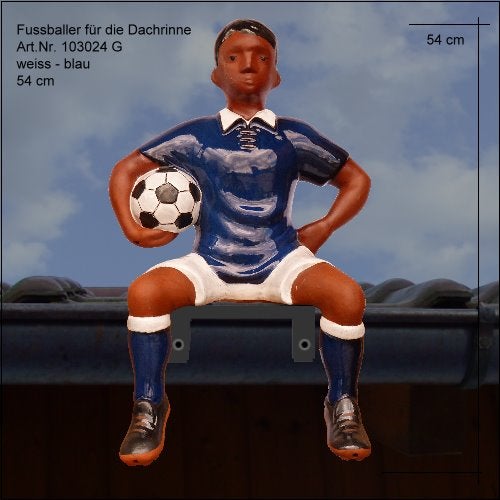 Dachrinnenfigur Fußballer sitzend mit Ball, Höhe 54 Zentimeter, dekorative Figur für die Dachrinne.