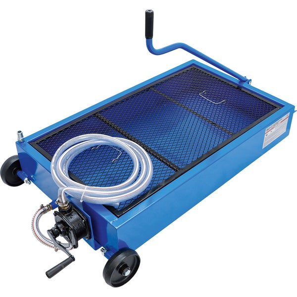 Blaue Altölauffangwanne mit Rädern, Gitter und Pumpe