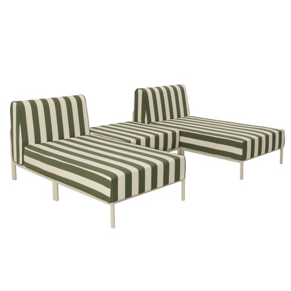 Dreiteiliges modulares Garten-Lounge-Set mit grün-weiß gestreifter Polsterung und hellem Metallgestell.