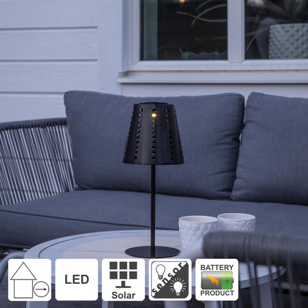 Dekorative LED-Tischleuchte mit Solarfunktion für den Außenbereich auf einem Tisch