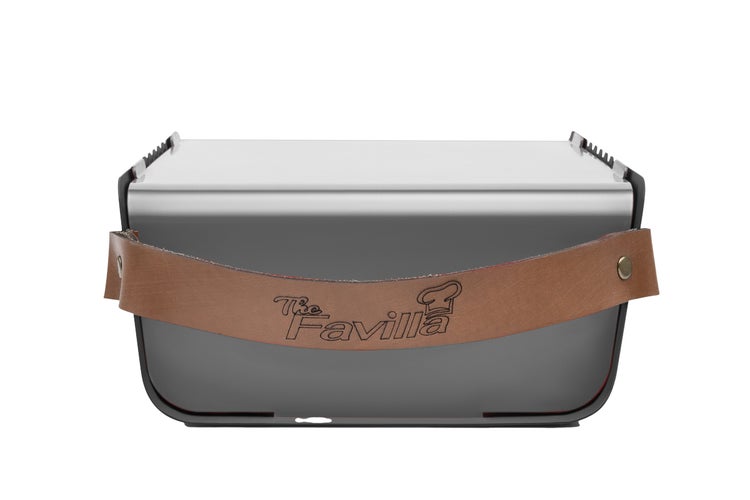 The Favilla FUMO mobiler Holzkohlegrill (48x25x11 cm) in  Grau – 2-in-1 Grill mit Edelstahlrost & Spießhalterung – Inkl. Tragetasche für Camping