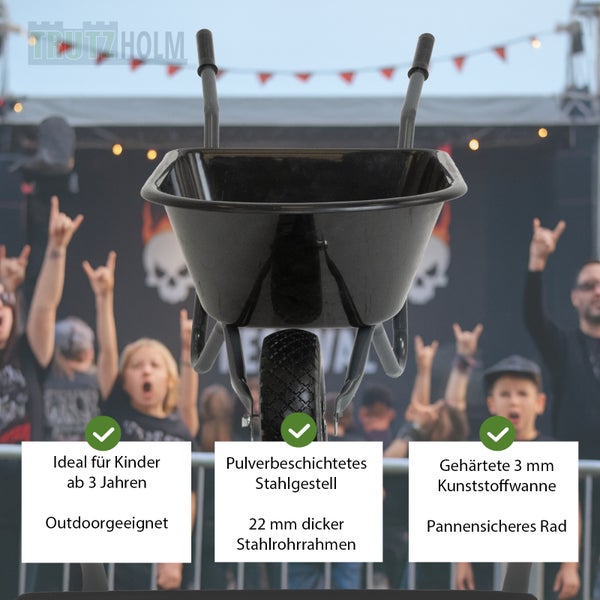 Trutzholm Schubkarre für Kinder mit Stahlgestell und pannensicherem Rad vor einer Menschenmenge