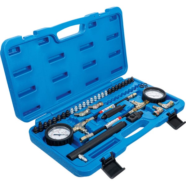 Kompressionsdruckprüfer-Set im geöffneten, blauen Werkzeugkoffer mit Manometern, Adaptern und Zubehör