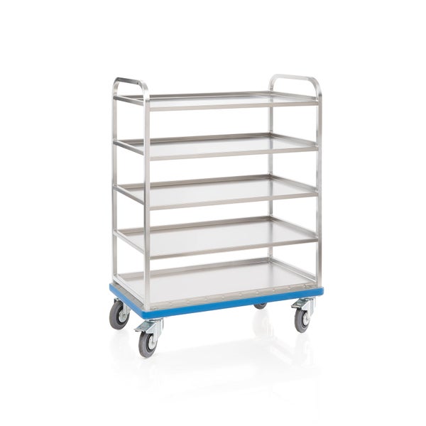 Etagenwagen aus Edelstahl mit fünf Ablageflächen, blauem Kantenschutz und vier Lenkrollen.
