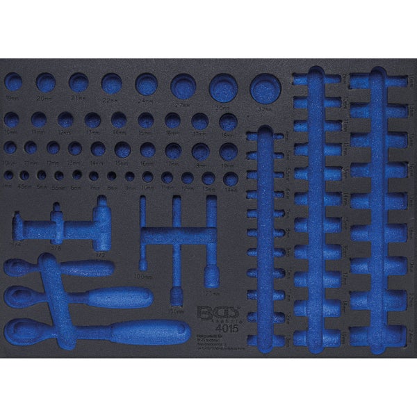 Werkzeugeinlage aus Schaumstoff für Steckschlüsselsatz mit passgenauen Aussparungen und Größenangaben in Millimeter.