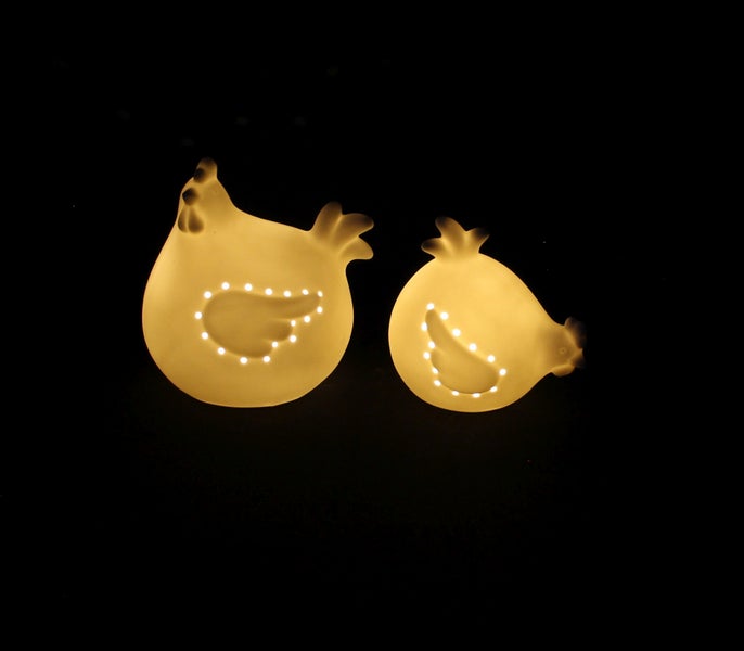 FRANK FLECHTWAREN | LED-Huhn White, 2er Set, PORZELLAN, KUNSTSTOFF, 11 x 9 x 10 cm, 12,5 x 11 x 13,5 cm