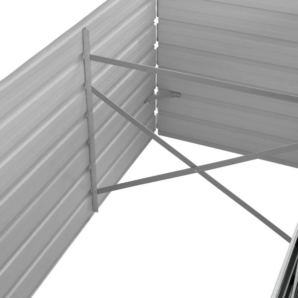 Detailansicht der Innenverstärkung eines Metall-Hochbeets mit Kreuzstreben zur Stabilisierung der Seitenwände.