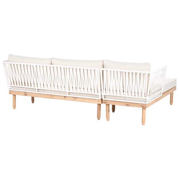 Garten-Loungesofa mit Holzgestell, Seilbespannung an der Rückenlehne und Polstern.