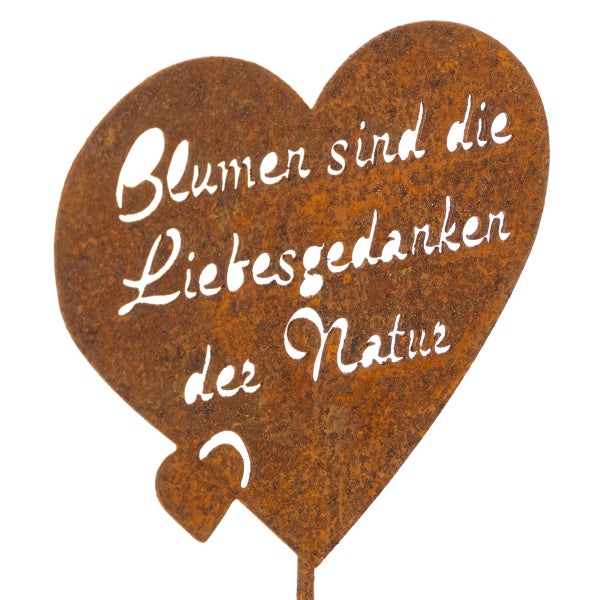 Herzförmiger Gartenstecker aus Metall in Rost-Optik mit dem ausgestanzten Spruch Blumen sind die Liebesgedanken der Natur.