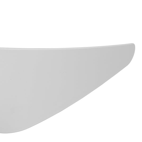 Weißer Deckenventilatorflügel in geschwungener Form.