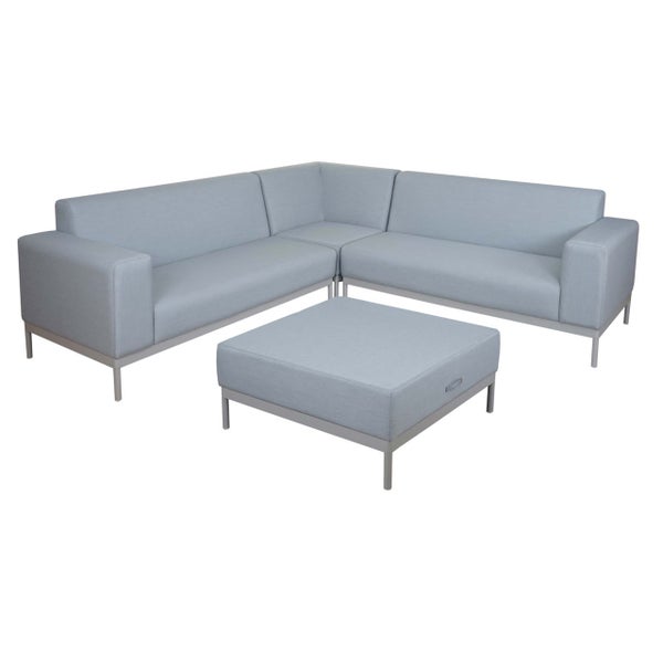 Lounge-Set bestehend aus einem Ecksofa und einem Hocker mit hellblauem Stoffbezug und Metallgestell.