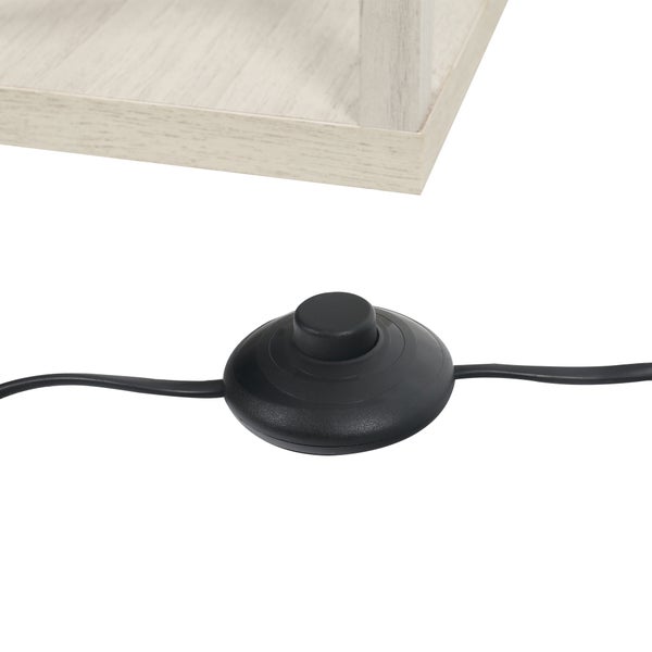 Detailansicht eines Fußschalters an einer Stehlampe