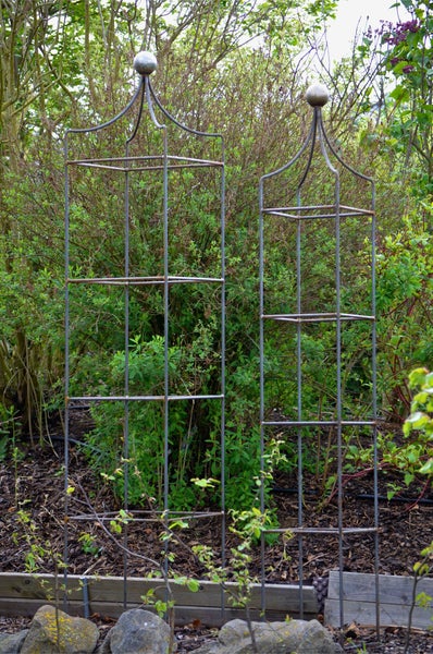 Obelisk Catania klein aus massiven Rundstahl 29 x 140 cm unbeschichtet