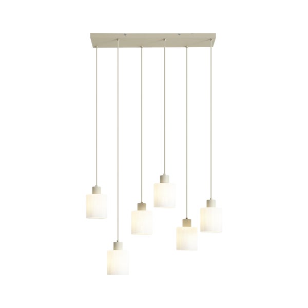 Sechsflammige Pendelleuchte mit zylindrischen, geriffelten Schirmen in unterschiedlichen Höhen an einer rechteckigen Deckenhalterung.