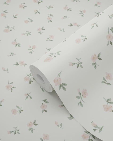 Vliestapete mit kleinem Blumenmuster, Tapetenrolle mit dezenten Blüten.