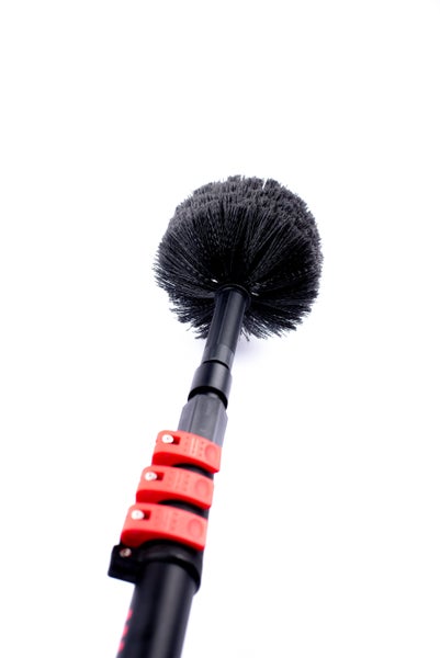 Teleskop-Reinigungsbürste mit schwarzem Bürstenkopf und rotem Griff