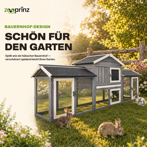zooprinz Logo. Grauer Kleintierstall aus Holz im Bauernhof-Design mit Freilaufgehege und Kaninchen im Garten.