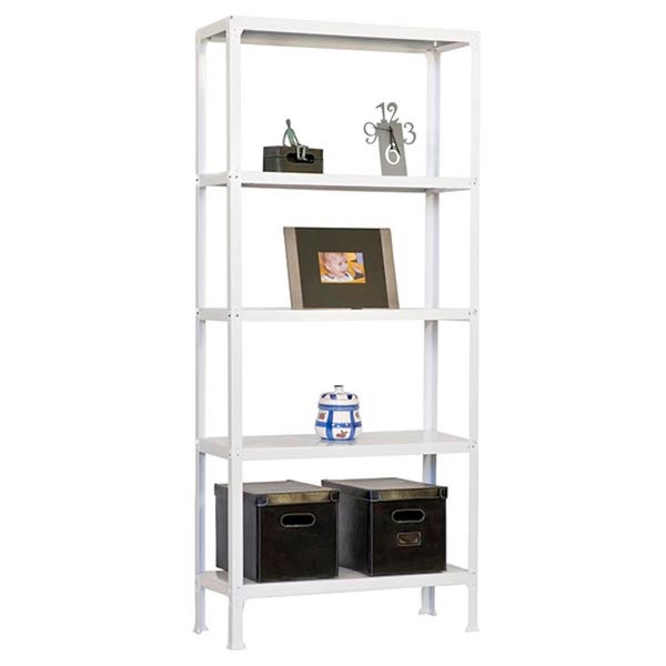 Weißes Metallregal mit fünf Ablageböden, dekoriert mit Aufbewahrungsboxen und Wohnaccessoires.