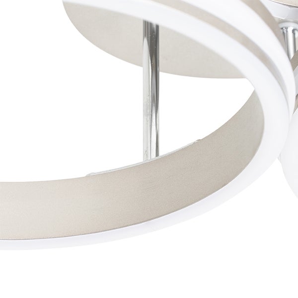 Nahaufnahme einer Deckenleuchte mit modernem Design