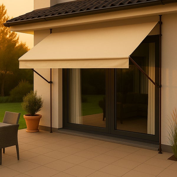 Terrasse mit Markise zum Sonnenschutz