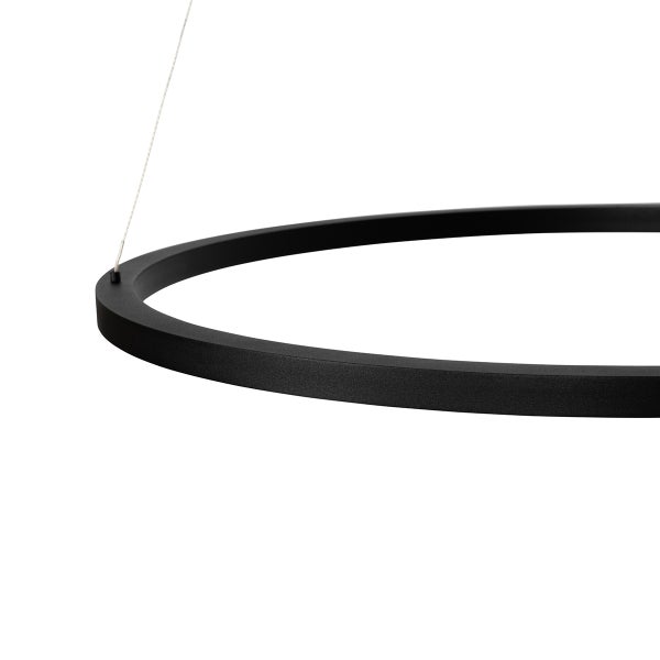 Schwarze Ringförmige Hängeleuchte mit Kabelaufhängung