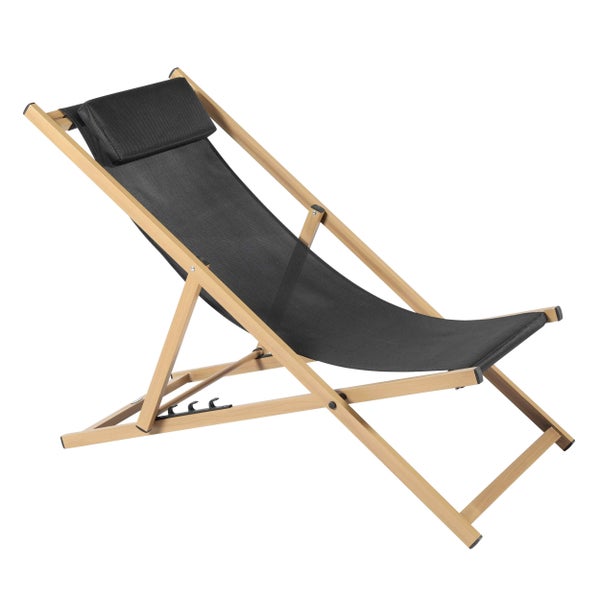 Klappbarer Liegestuhl aus Holz mit schwarzem Textilgewebe und Kopfstütze.
