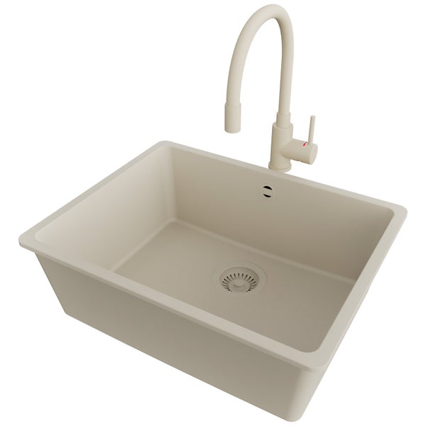 Spüle aus Stein mit Wasserhahn