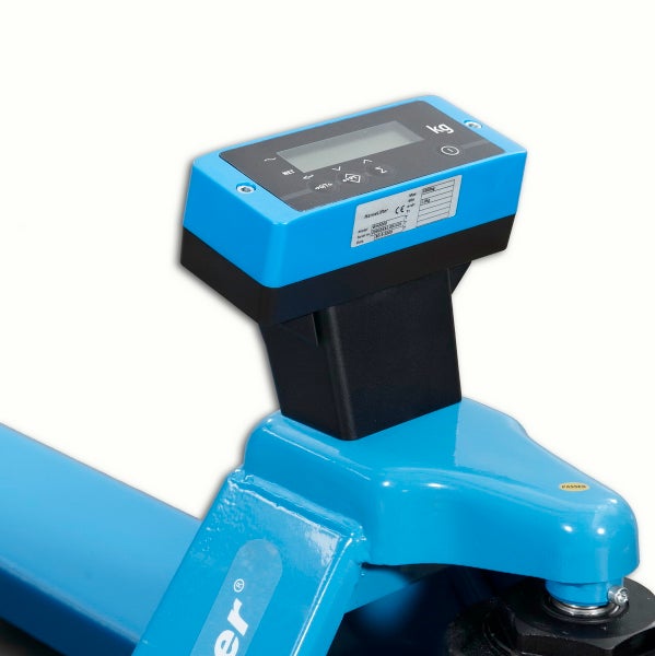 Waage mit digitaler Anzeige auf einem Hubwagen