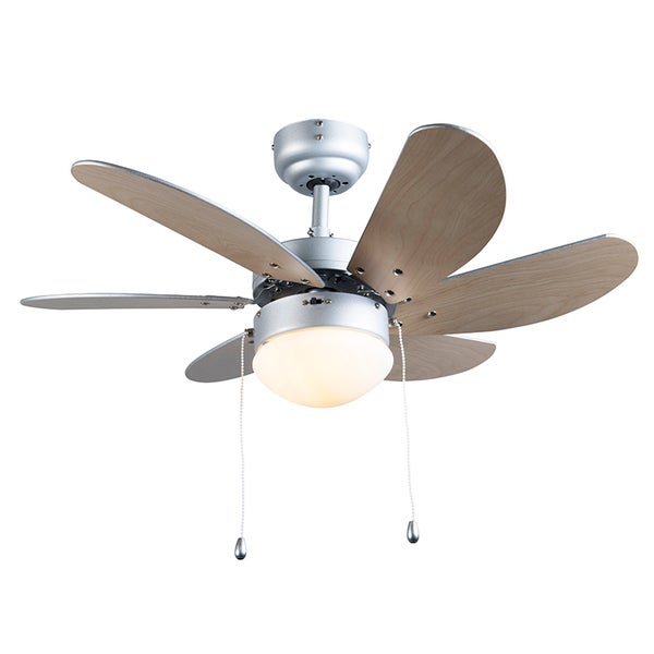 Deckenventilator mit Beleuchtung und sechs Flügeln sowie Zugschaltern zur Bedienung