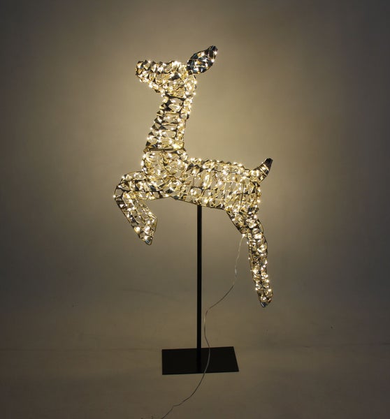 Beleuchtete Weihnachtsfigur in Form eines springenden Rentiers aus Metallgeflecht mit LED Beleuchtung auf einem Standfuß