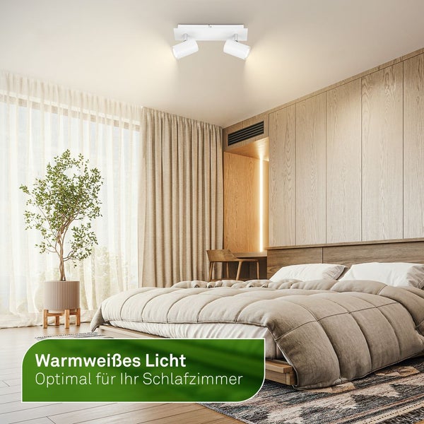 Schlafzimmer mit Deckenleuchte mit zwei Strahlern