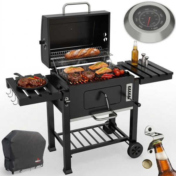 Holzkohlegrill mit offenem Deckel, Grillgut, Thermometer, seitlichen Ablagen, Rädern, Burcet Logo auf der Abdeckhaube und Flaschenöffner.
