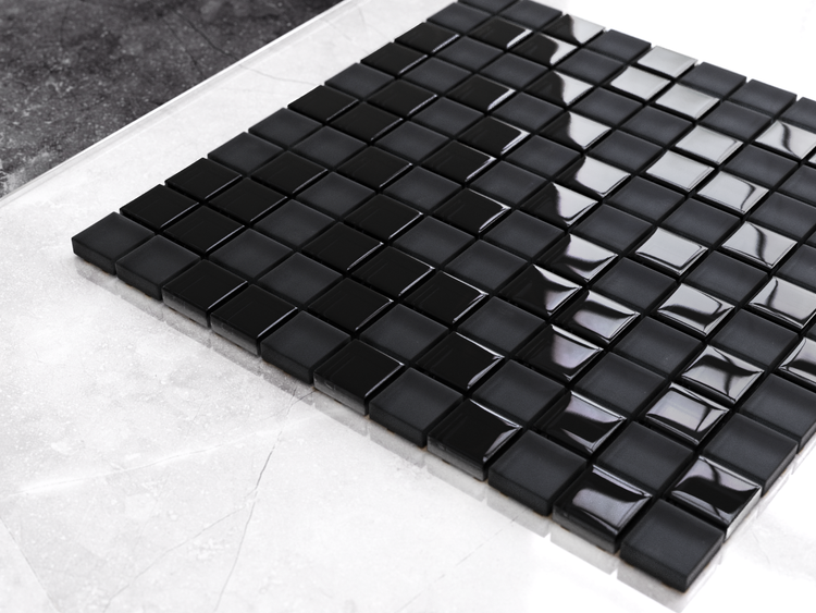 Glasmosaik auf Netz für Bad und Küche 30cm x 30cm  - Black obsidian