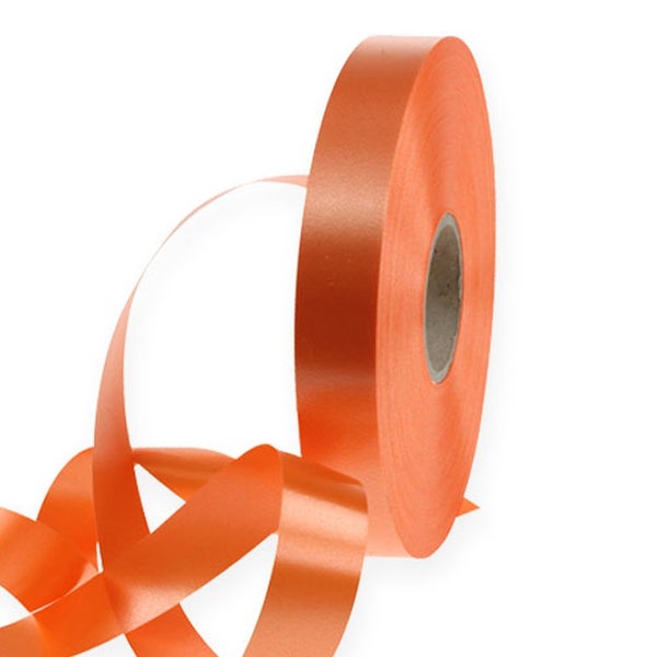 Dekoratives Geschenkband auf einer Rolle