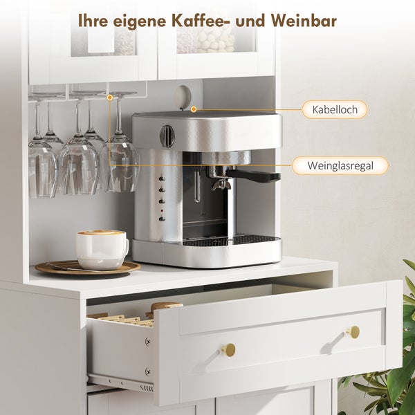 Weißes Küchenbuffet als Kaffee- und Weinbar mit Weinglasregal, Kabelloch und offener Schublade.