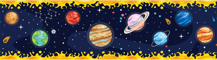 Selbstklebende Wandbordüre mit Weltraum-Motiv, Planeten und Sternen im Kinderzimmer über einem Schreibtisch.