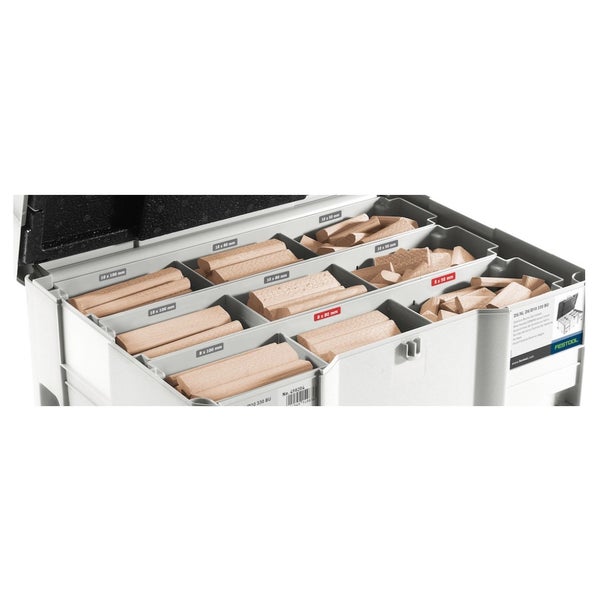 Offener Werkzeugkoffer mit Holzrundstäben verschiedener Größen