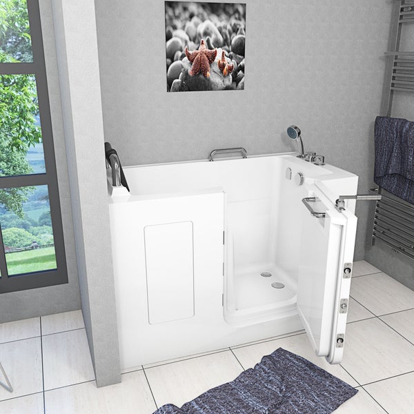 Seniorenbadewanne mit integrierter Tür und Handbrause in einem modern gestalteten Badezimmer mit Fensterblick und Wanddekoration.
