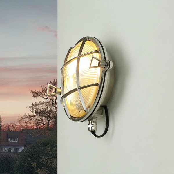 Runde Wandleuchte aus Metall mit Schutzgitter