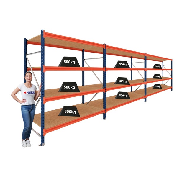 Proregal Schwerlastregal aus Metall in Blau und Orange mit Holzböden, 500 Kilogramm Tragkraft pro Boden und einer Person zum Größenvergleich.