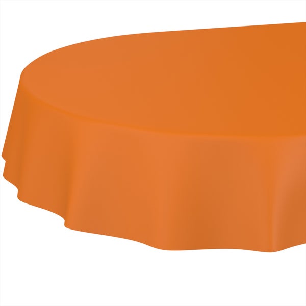 Runde orangefarbene Tischdecke.