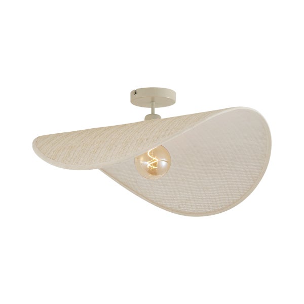 Moderne Deckenleuchte mit einem breiten, gewölbten Lampenschirm aus Geflecht und einer sichtbaren Edison Glühbirne.