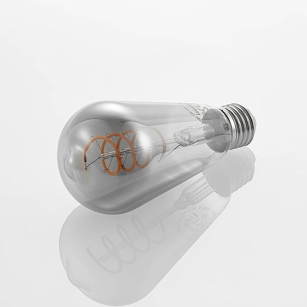 LED-Filament-Leuchtmittel in Rustika-Form mit E27-Sockel und spiralförmigem Filament aus Glas.