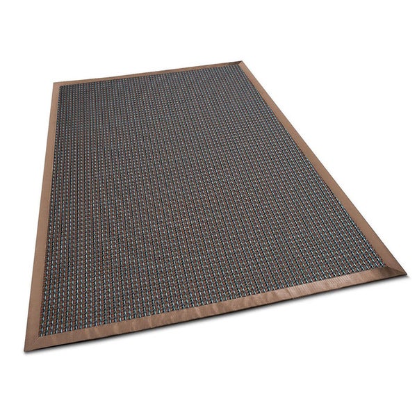 Brauner gewebter Teppich mit strukturierter Oberfläche und breiter Einfassung.