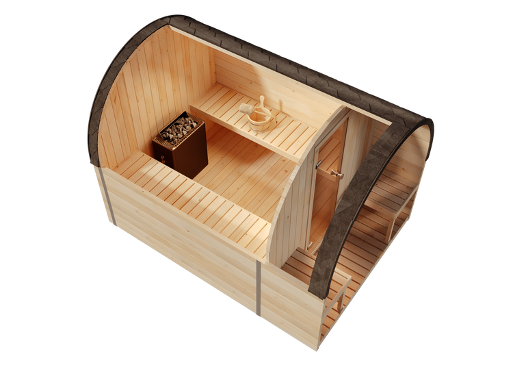 Innenansicht einer Fasssauna aus Holz mit Saunaofen, Sitzbänken, Aufgusseimer und Kelle.