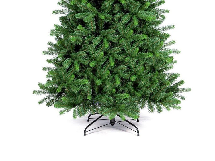 Künstlicher Weihnachtsbaum mit dichten Nadeln und stabilem Metallständer für einen sicheren Stand.